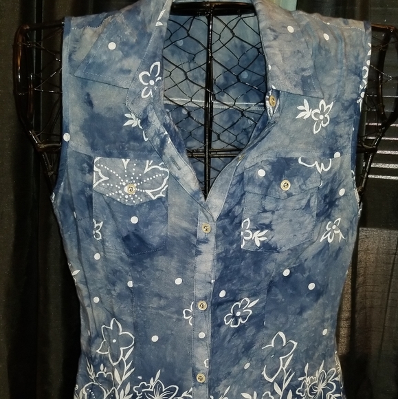 Pink Avenue Button up Blue/White Floral Blouse Sz S - Picture 2 of 4